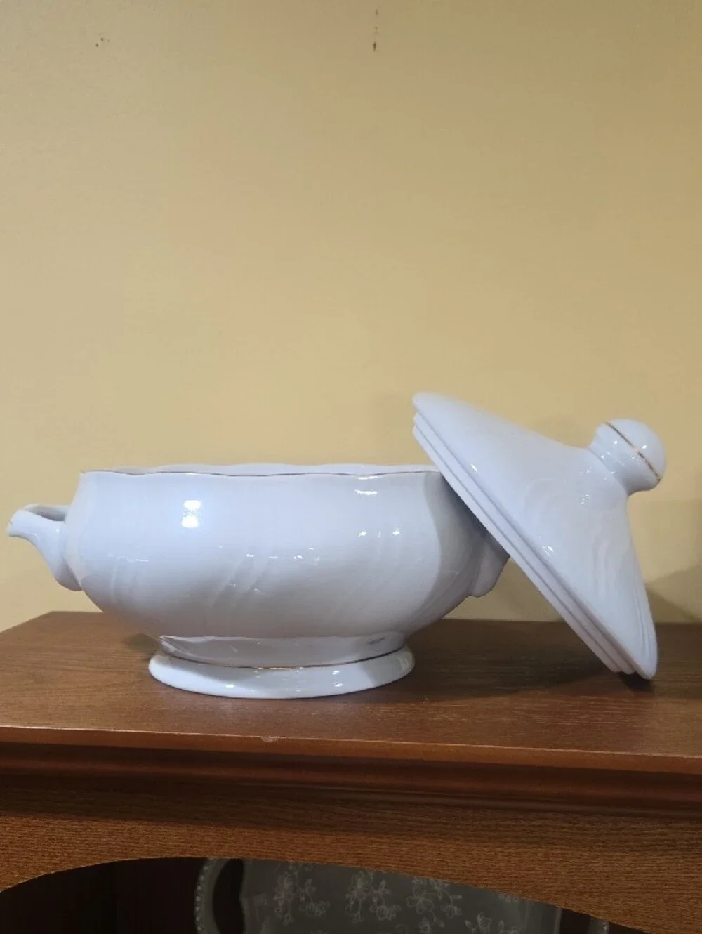 Elegant White Porcelain Soup Tureen with Lid and Side Handles